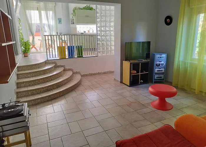 Appartamento Fronte Mare Con Parcheggio Privato